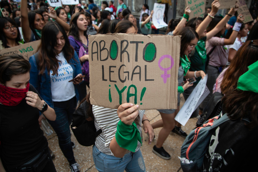 Despenalización del aborto en Puebla confronta a Iglesia y Estado