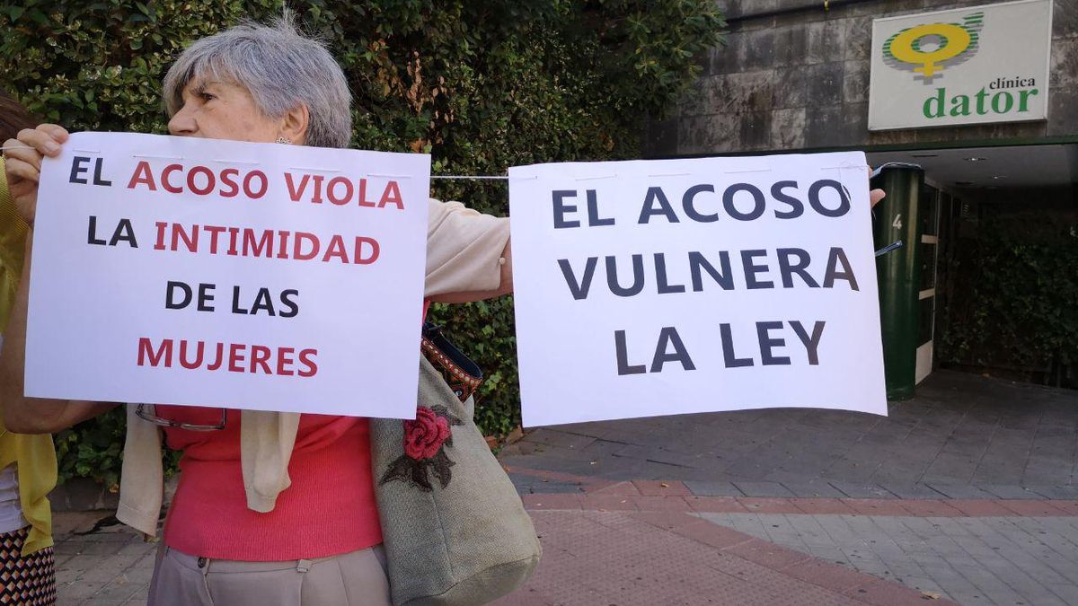 España prohíbe acoso a mujeres afuera de clínicas de abortos