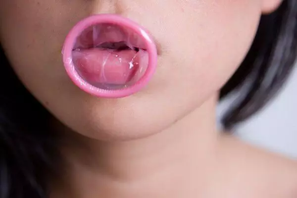 El sexo oral puede transmitir…¿gonorrea o sífilis?